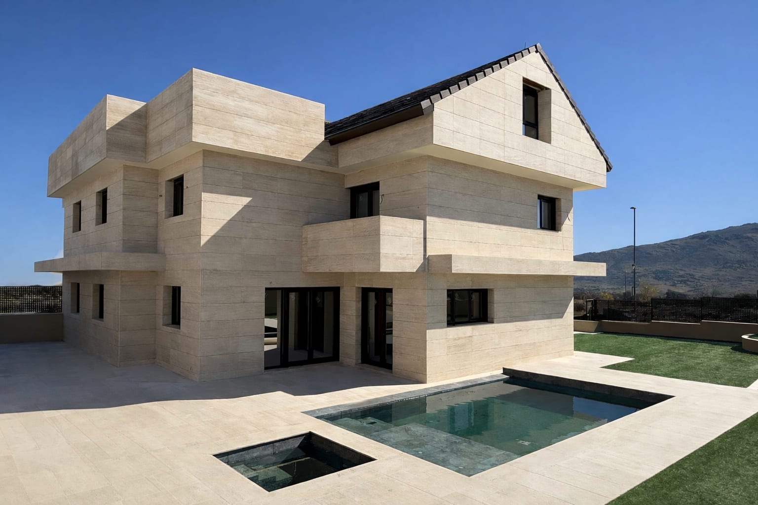 Fachada con piscina privada